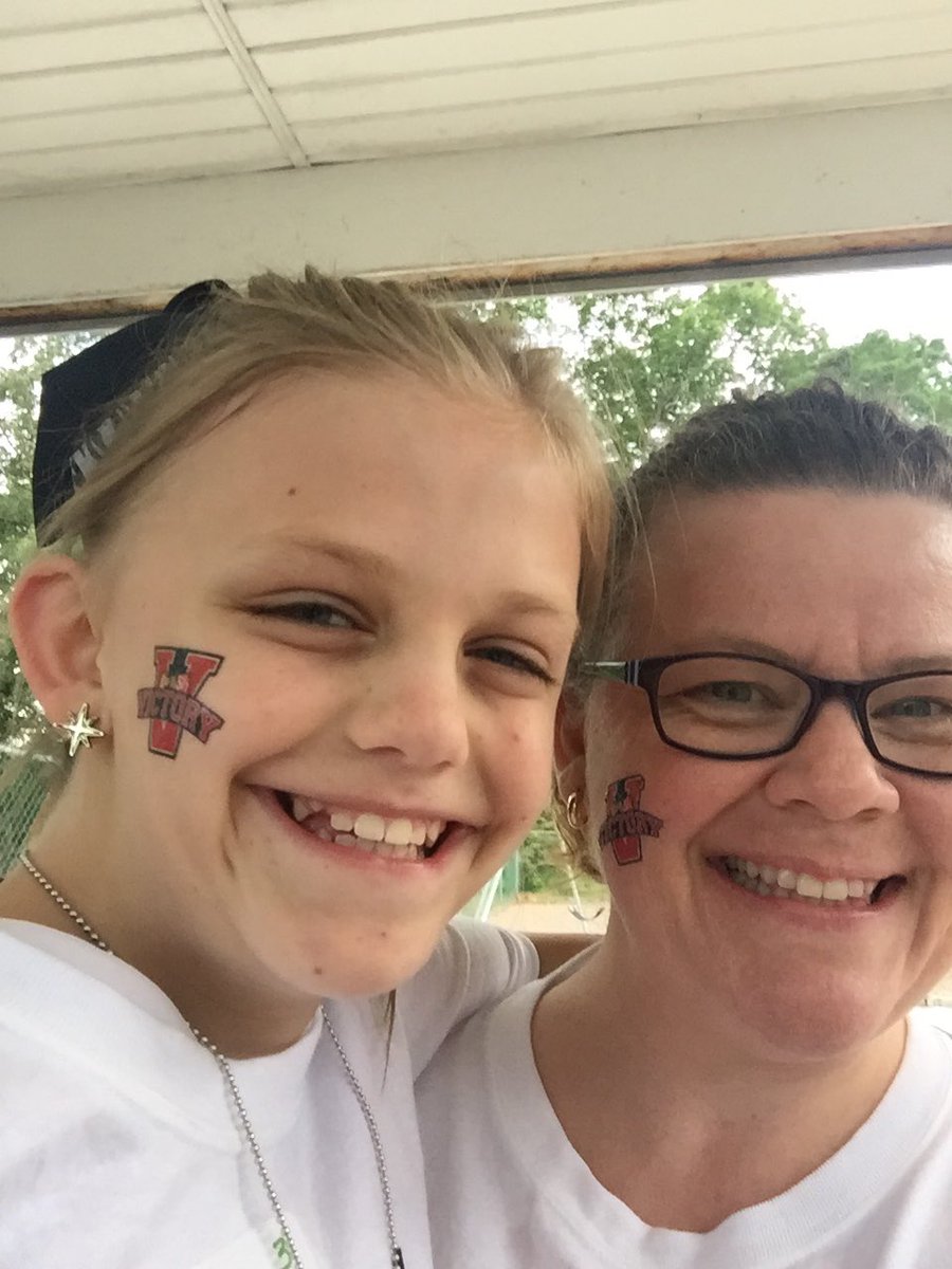 FotosComingSoon's tweet photo. Last night of #VBS2017 #Victory #GoFishVBS with my lil #cheerleader https://t.co/uLCdU7zhbA