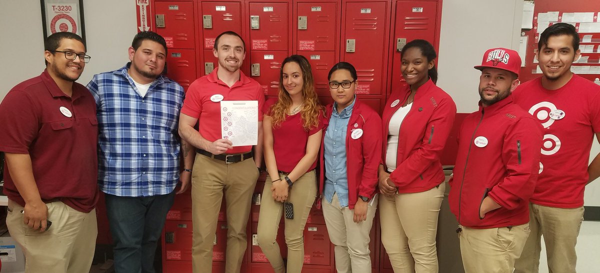 MelodyPellot's tweet photo. Congratulations to our amazing Flex Format STL Matt on making 5 years with Target! 💪🎯👍 #YouAreTarget #T3230 #BestTeamInRetail https://t.co/YYSHqDEKIX