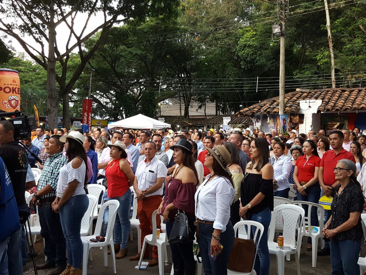ElTabloide's tweet photo. Inician los actos de protocolo de la inauguración de la #62FeriaDeTuluá con presencia de la gobernadora @DilianFrancisca.  #ElTabloide. https://t.co/BraZmXxHbC