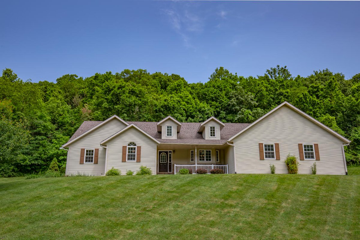 DwellHop's tweet photo. #newlisting Quite 4 bedroom Country Retreat in #SaukCounty https://t.co/jWsRjLnYk8 #RealEstate #homeforsale https://t.co/pT5sxwoakl