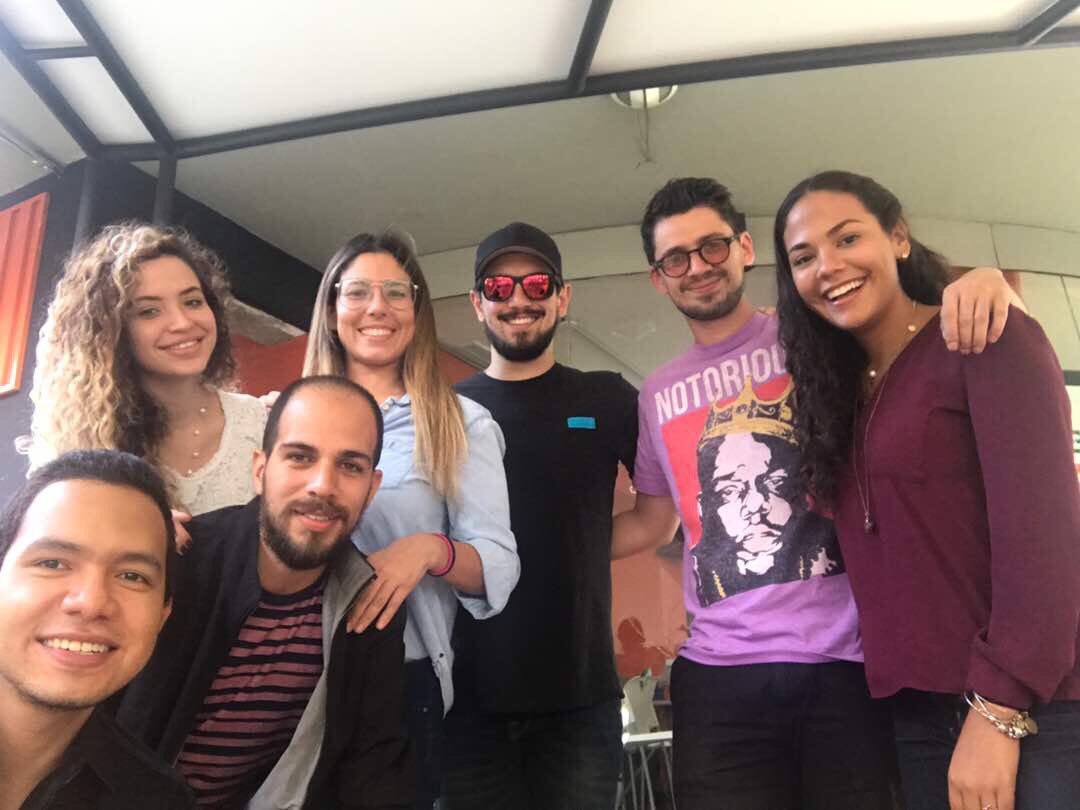 Seguiremos luchando contra el mundo y los acompañaremos siempre. Ahora sí se acabo lo que se daba. ¡Gracias totales!