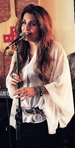 BearsDenLounge's tweet photo. Join us this Saturday with Sheri Chaskin's performance starting at 7! Book your reservation today! #livemusic #jazzyyc 🎼🎤🍽 https://t.co/lM0JN7LPGk