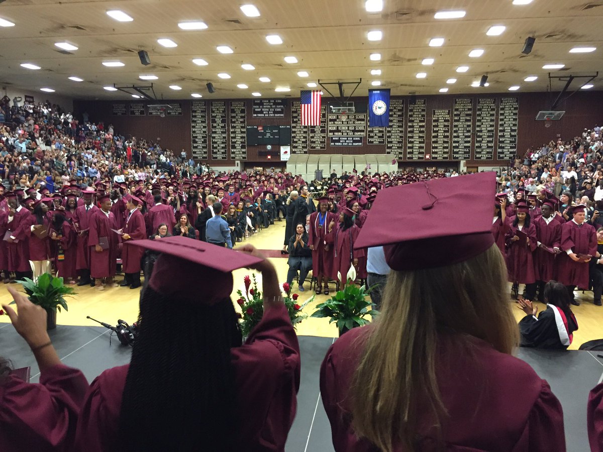 MVHSMajors's tweet photo. Congratulations class of of 2017! https://t.co/wdDxqJuHhy