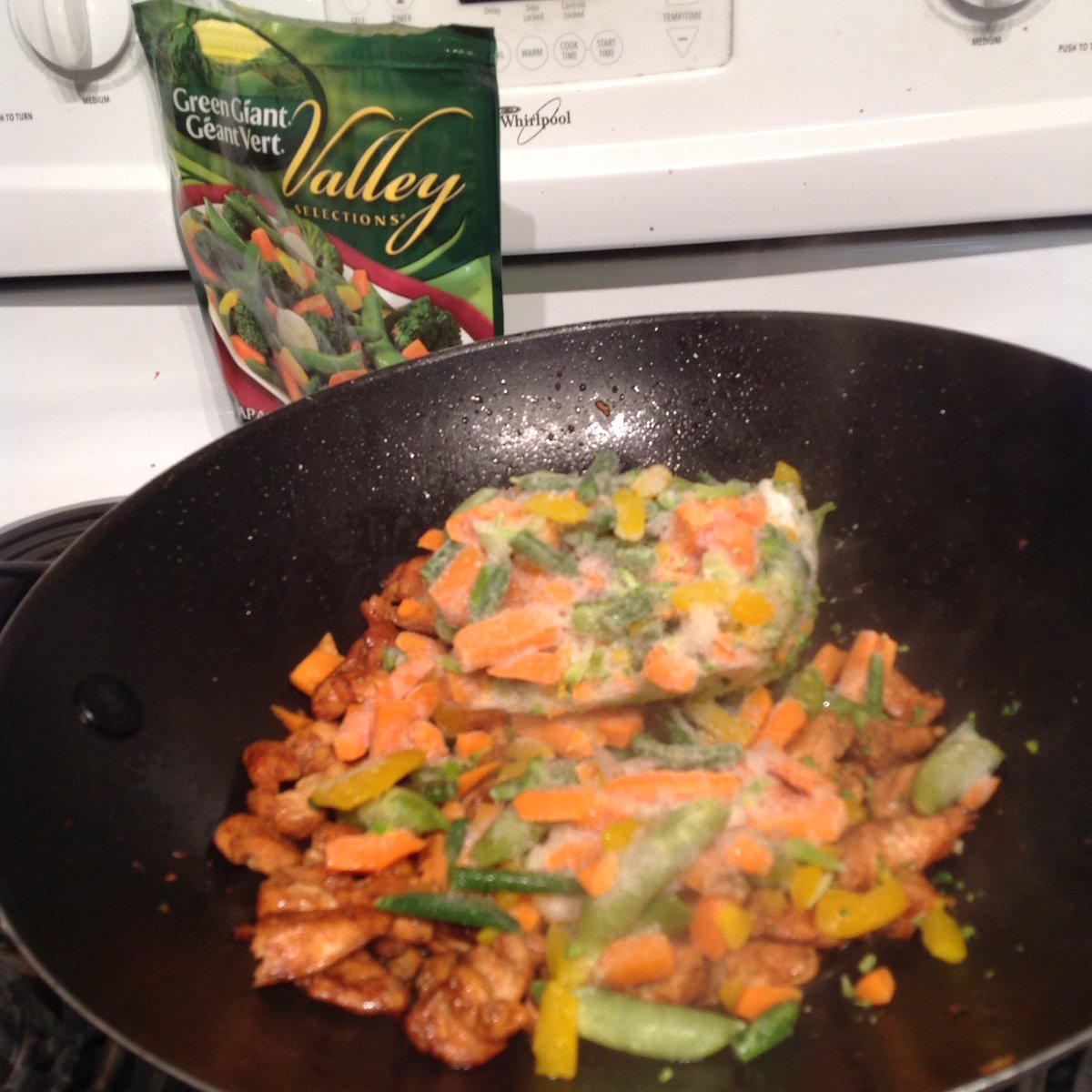 cindypk's tweet image. I cooked last night. Don't everyone applaud at once. Rice in steamer, chicken in teriyaki marinade, and Japanese medley veggies #dinnerHack