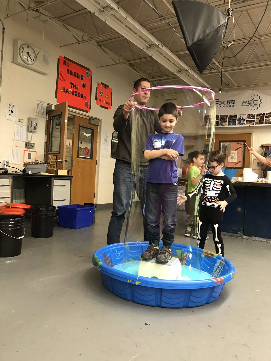 Bubblemania!! Great fun at Elwood's Maker Faire!