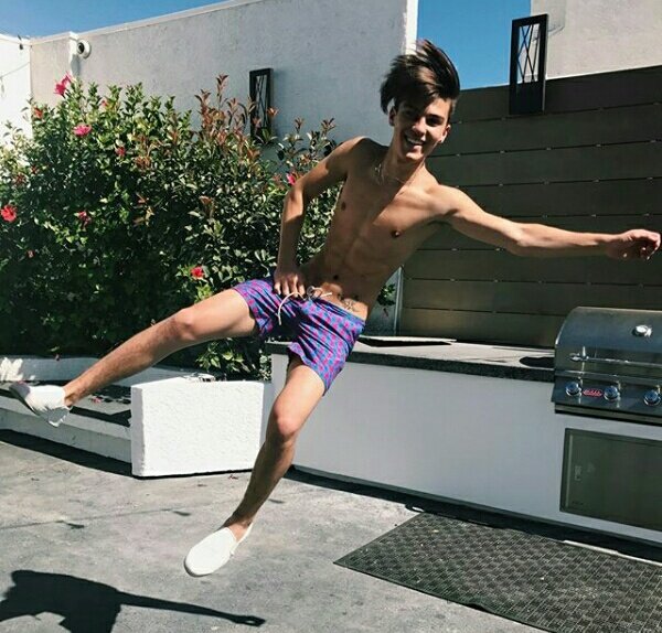 Sean Cavaliere (@seancavalieere) on Twitter photo 