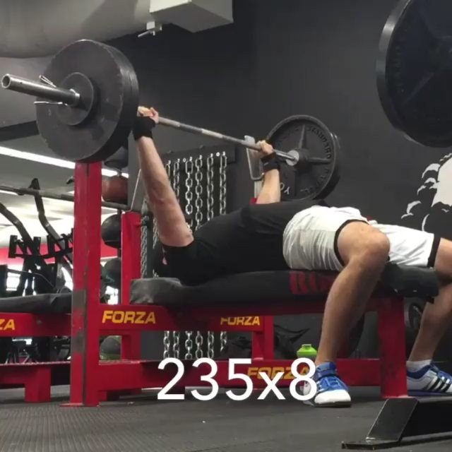 ForzaStrength's tweet photo. #Repost from @mikecstrengthtraining -  Day 2 Week 1 of #candito6weekprogram .
1️⃣ Bench - 160x10, 215x10, 📹235x8, … https://t.co/bMyS6ahsZ8 https://t.co/GStL6lvXIF
