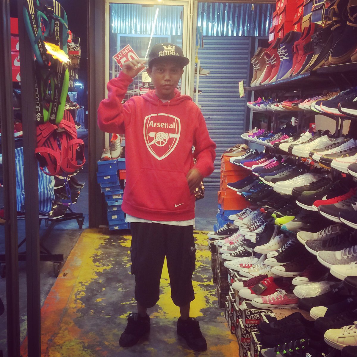 Deengooner's tweet photo. Somewhere there's someone who dreams of your smile..." https://t.co/3sTqGPauFD