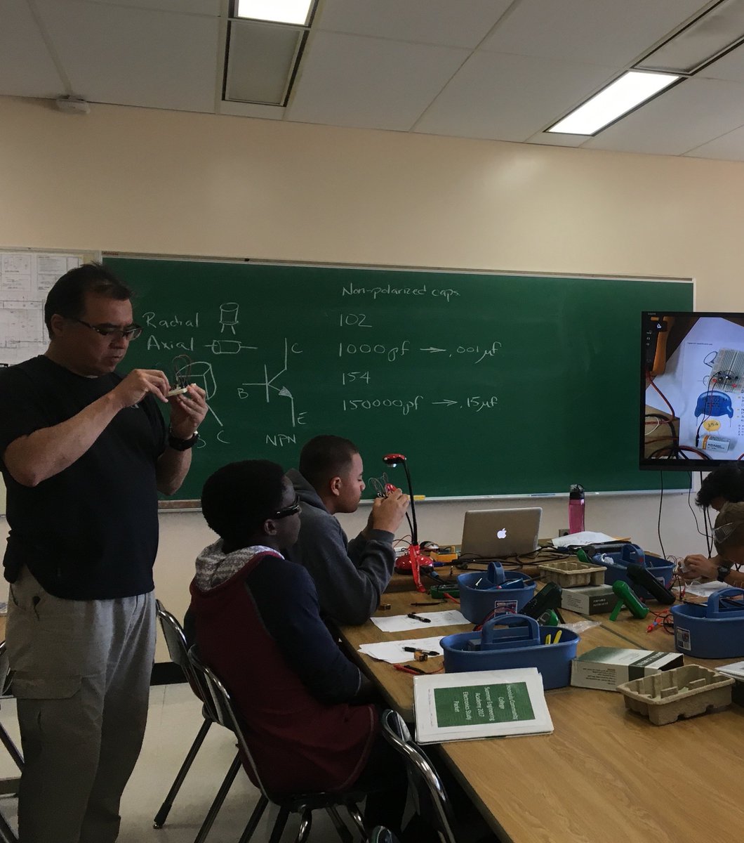PCATTTweet's tweet image. Instructor messes up the circuitry to test your electronics abilities--and you succeed! #SummerEngineeringAcademy @HonoluluCC