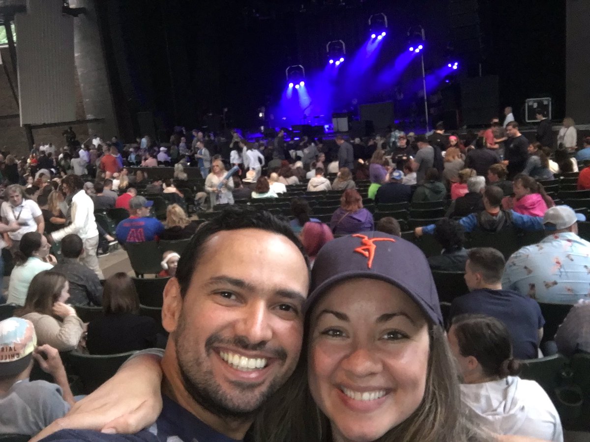 santacruz0208's tweet photo. Getting closer to #DaveandTim2017 #spac1 #DMB https://t.co/F8OtoyvfW6