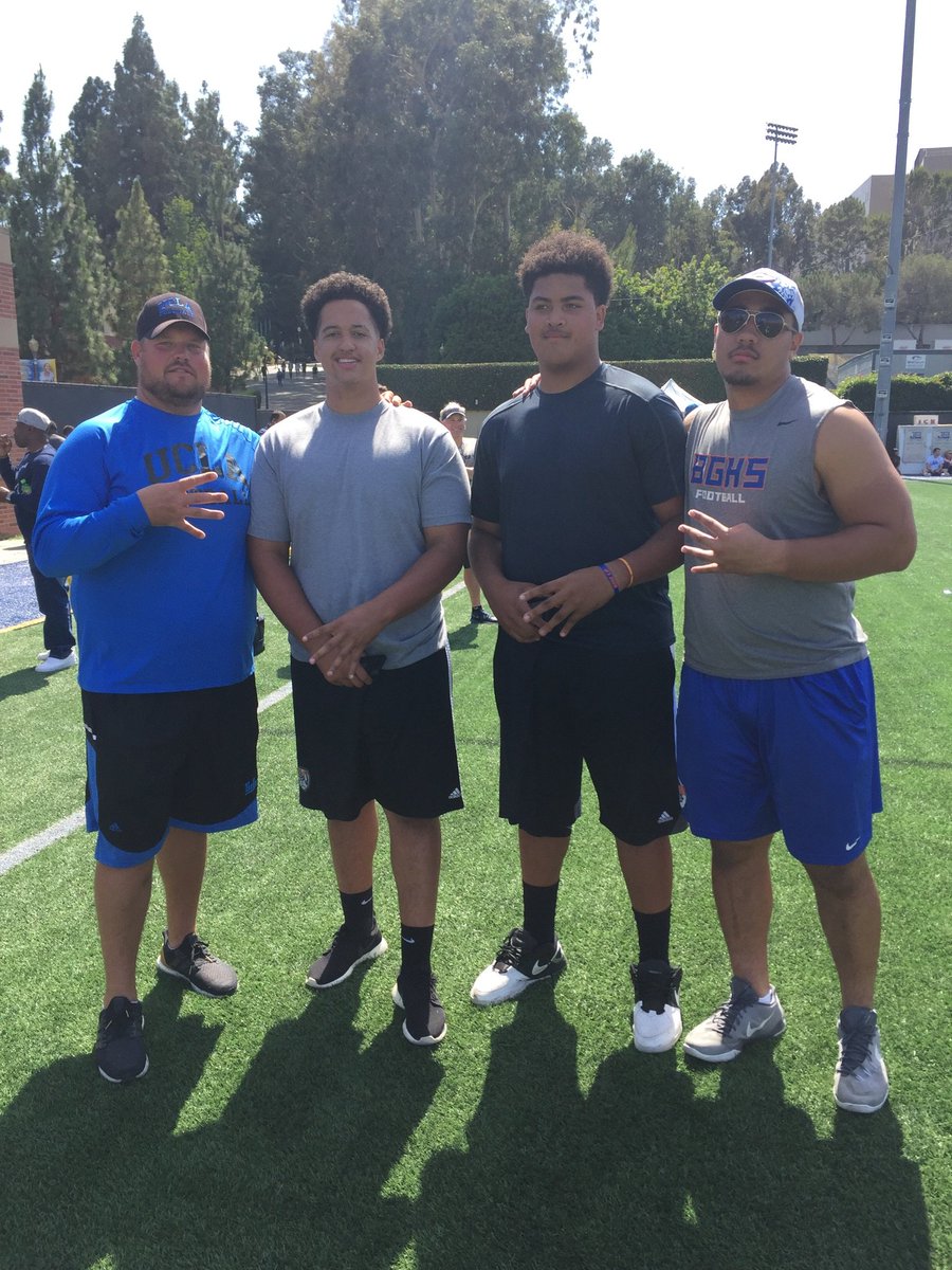 IsaacShipp's tweet photo. Last Sunday @UCLAFootball Skills Camp @HankFraley @marcodamonster @Kalepo206 @JacobIsaia #UCLA #RealGIANTS #HappyBdayJacob #GSZ #Latepost https://t.co/Ax7nrtynqA
