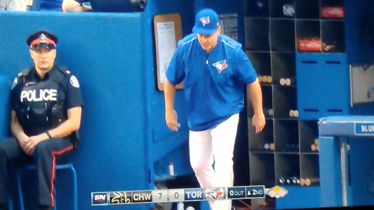 JaysPuns's tweet photo. Yeah Gibby. Go out there and tell the guy batting practice is over.The guys in the other jerseys don't play for us kk fellas?

#BlueJays https://t.co/HBWP06nVIn