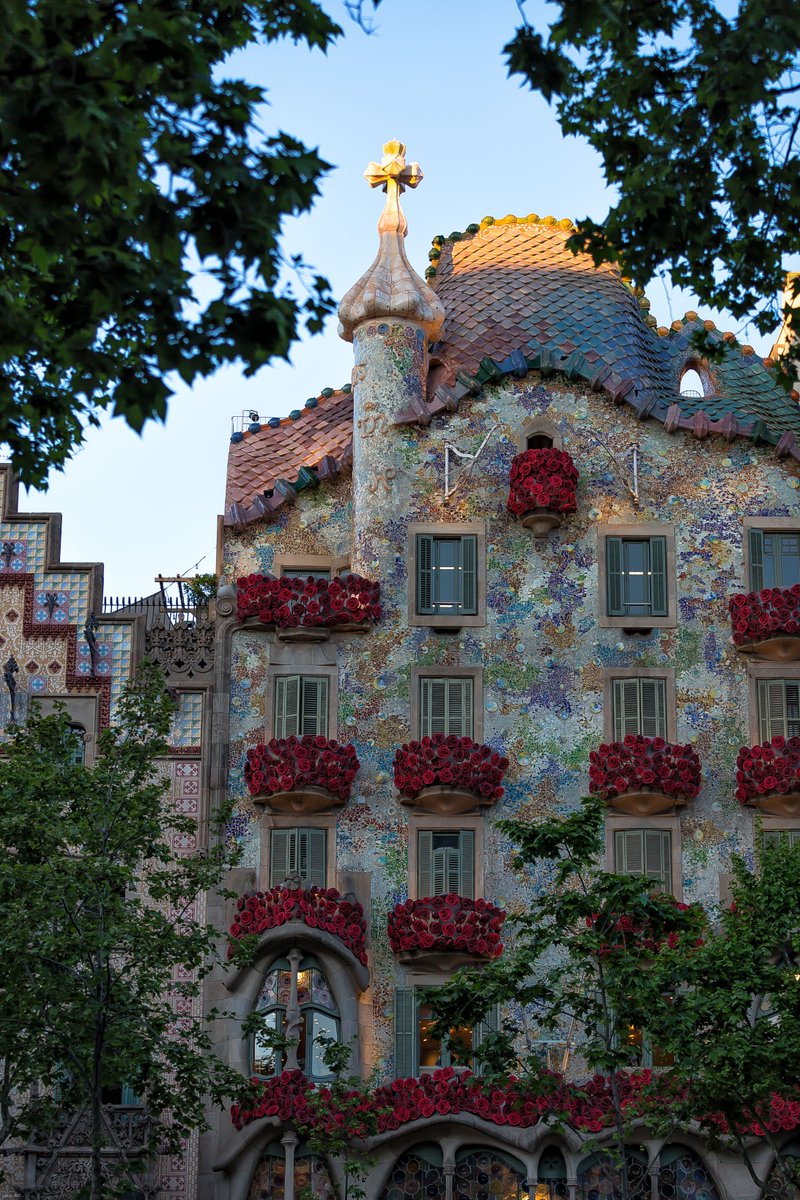 Seven reasons to visit #Barcelona goo.gl/dFv2P6  #Art goo.gl/U8W4yu   #travel #spain