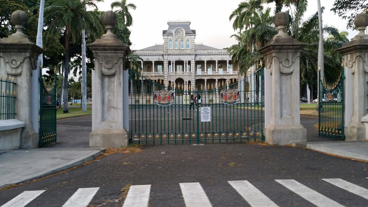 relaylaura's tweet photo. Hawaii 5-0!!! (@ ‘Iolani Palace - @iolanipalacehi in Honolulu, HI) https://t.co/4eaBQKcwe5 https://t.co/BQgjkA56tl