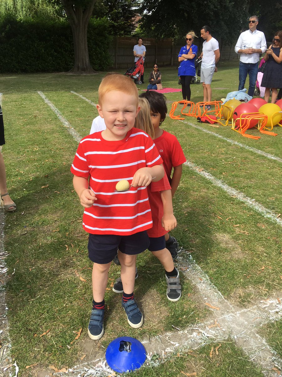 Zoeo18's tweet photo. @UptonPrimary #sportsday2017 Oh what fun we had😃Don't drop that egg👍Our Headteacher Mr Oldfeild cheered us all along the way. https://t.co/9dhQjajXnf