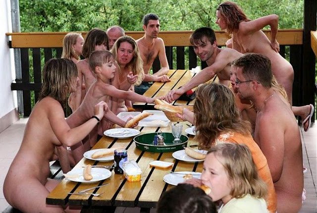 Niles_Gilson's tweet photo. Their extended family gatherings were much more fun after most family members went nudist. https://t.co/5LXqEUPd6N