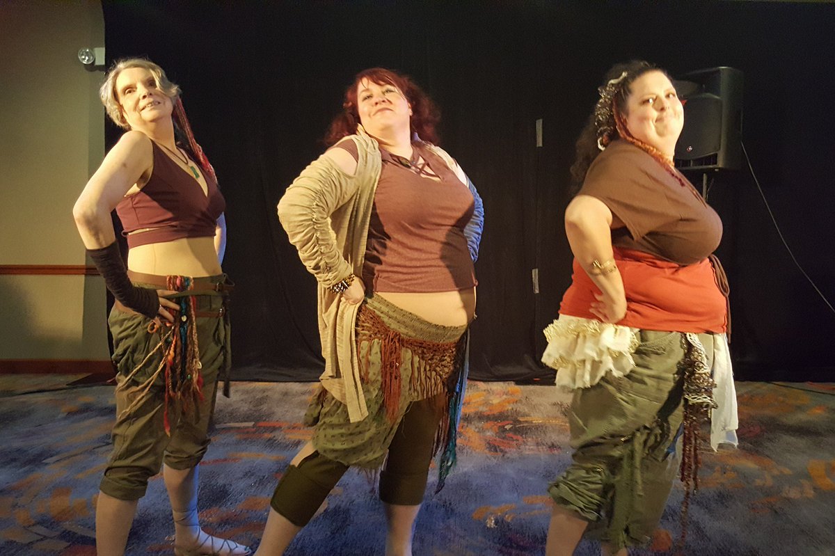 DCBD2017's tweet photo. #NerdsUnite  #bellydance  #plussizefashion #DCBD2017 #love #awesome #gogirl  #StarWars  Starwars and belly dance...it works! lol https://t.co/MefS63p2eh