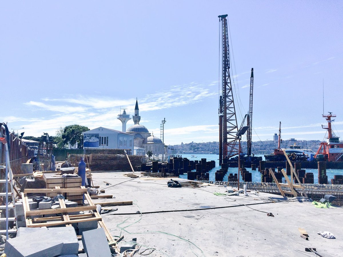 LaikYobaz's tweet photo. Yetmedi mi bu şehrin betonlaştığı !!
Kuşkonmaz Camii'nin hemen yanındaki rezalete kimse dur demeyecek mi ?! https://t.co/p8tWLR9ZY7