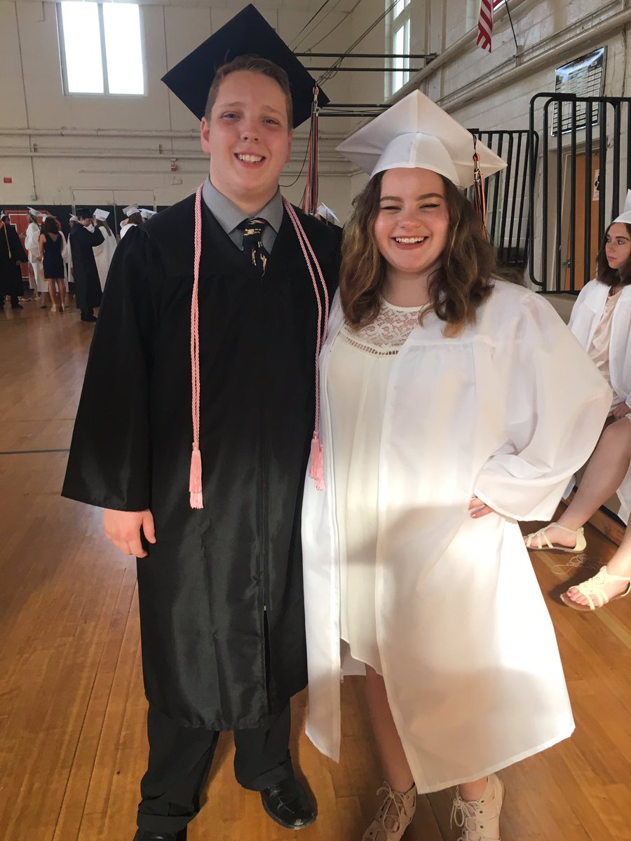 pandaamanda37's tweet photo. Ya'll I graduated high school 🎓 https://t.co/W9HApZ42Ae