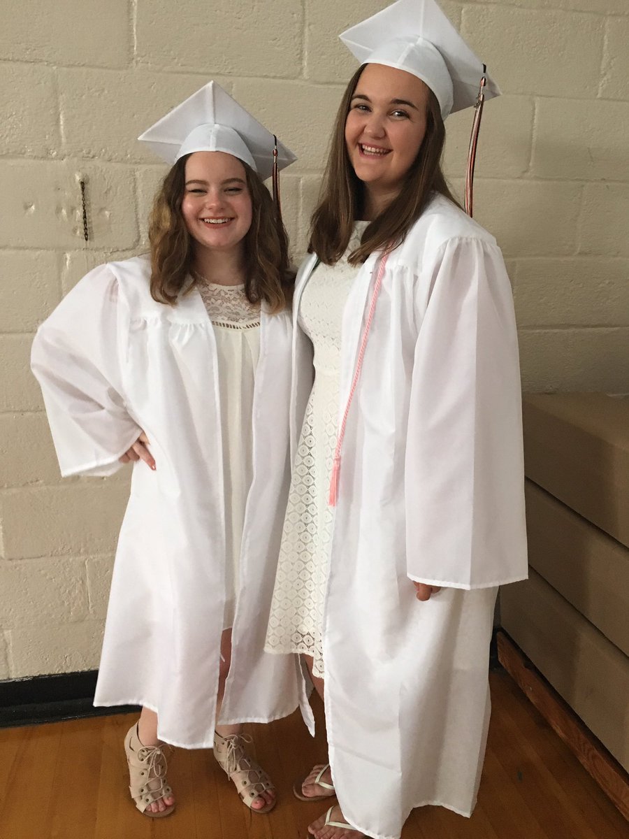 pandaamanda37's tweet photo. Ya'll I graduated high school 🎓 https://t.co/W9HApZ42Ae