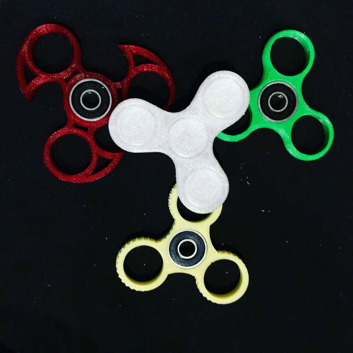 MakerWiz's tweet photo. Did you know there is a run on ball bearings? #3dprinting #fidgetspinners #makersgonnamake #vmmf https://t.co/7bNU7i40IF