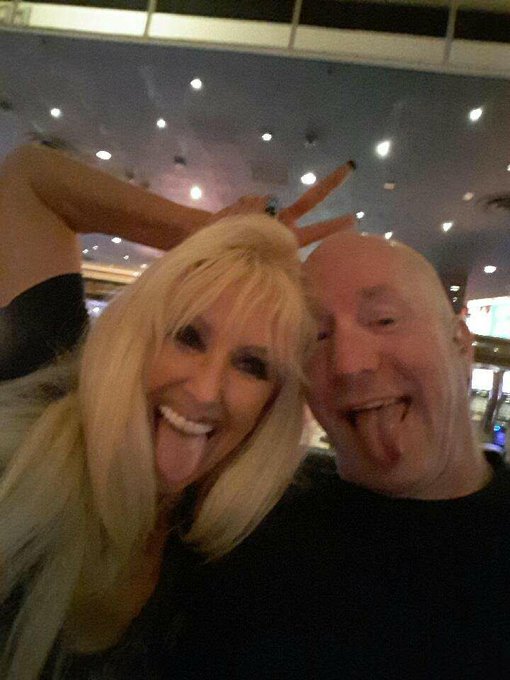 me in vegas this week hanging with my friend brain....in the bar https://t.co/GA5T8duNQd