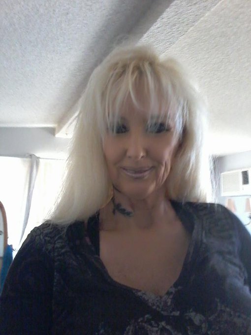 will be on streamtes tonight for a little while https://t.co/HJs9bmu51j