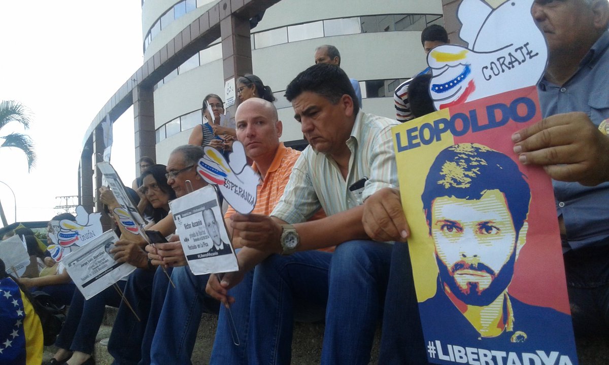 Vamos todo en familia a recuperar nuestros espacio.
#RosarioPorLaLibertadDeVenezuela
#RosarioPorLaLibertadDeLosPresosPolíticos