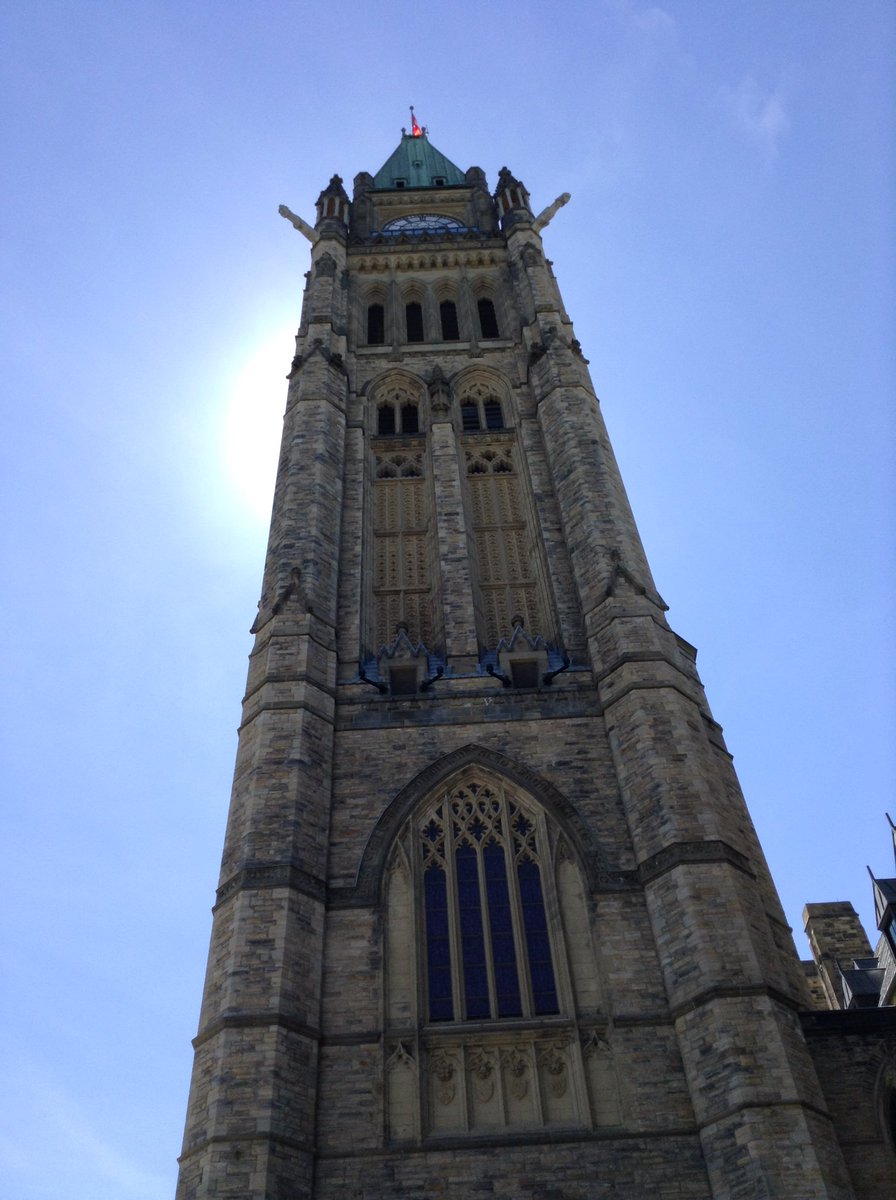 BoyterDee's tweet photo. Parliament with @Riddell_HWDSB Gr8's. Even caught a glimpse of @JustinTrudeau! #gradtrip2017 https://t.co/BPslAFuox8