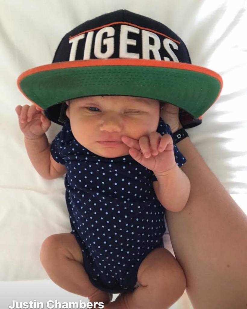 timjchambers's tweet photo. @thejustinchambers is starting little miss #elliejune off right. https://t.co/IcAwyYFJt8 https://t.co/oCVTRFp9QM