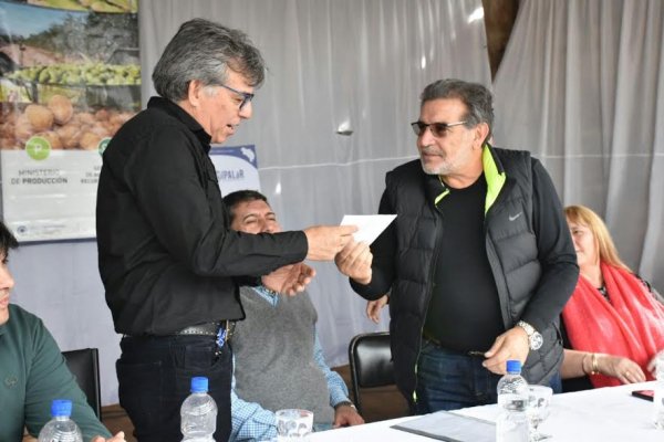 LaRiojaqueSigue's tweet photo. #RepasodeMedios lo destacado @MinutoRiojaLR Beder Herrera destacó la gestión del Gobernador y el apoyo del pueblo al proyecto provincial https://t.co/g6hjNfTG7x