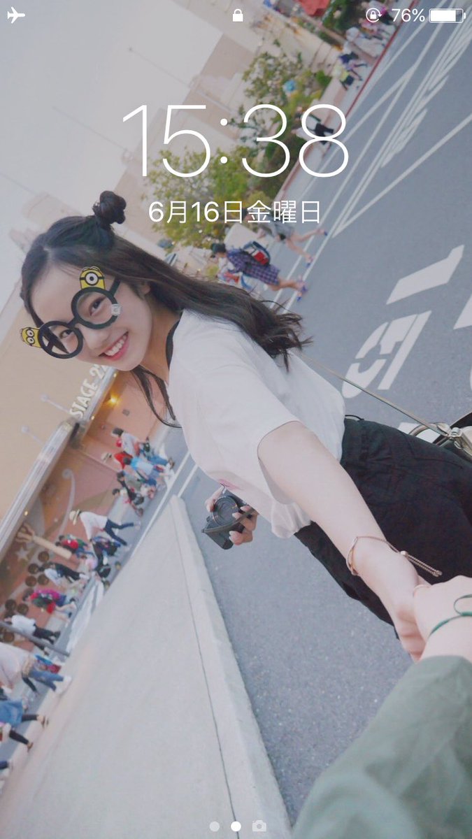 けい みなさん真凜ちゃんの 彼女と なう のやつ 画像を横向きにするとロック画面にぴったりですよ Iphone けい みなさん真凜ちゃんの 彼女と なう のやつ 画像を横向きにするとロック画面にぴったりですよ Iphone