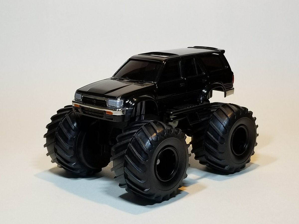 ワイルドミニ四駆 ハイラックスサーフ作りました。 黒に塗装して