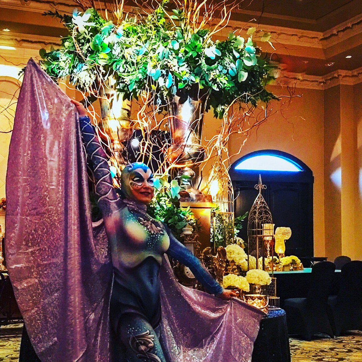 #floraldesign #pinspotting #lightingdesign #collaboration #houstonevents #lighting #houstonlights #teamwork