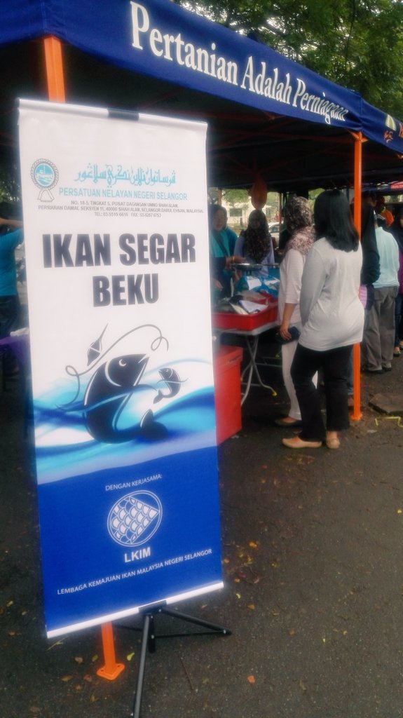 Ezee67632750's tweet photo. Jom semua ramai ramai ke pasar tani seksyen 17 Shah Alam membeli Qfish di booth LKIM.. Jgn tunggu lg, dtg segera!!!! https://t.co/pWToFV1Xng