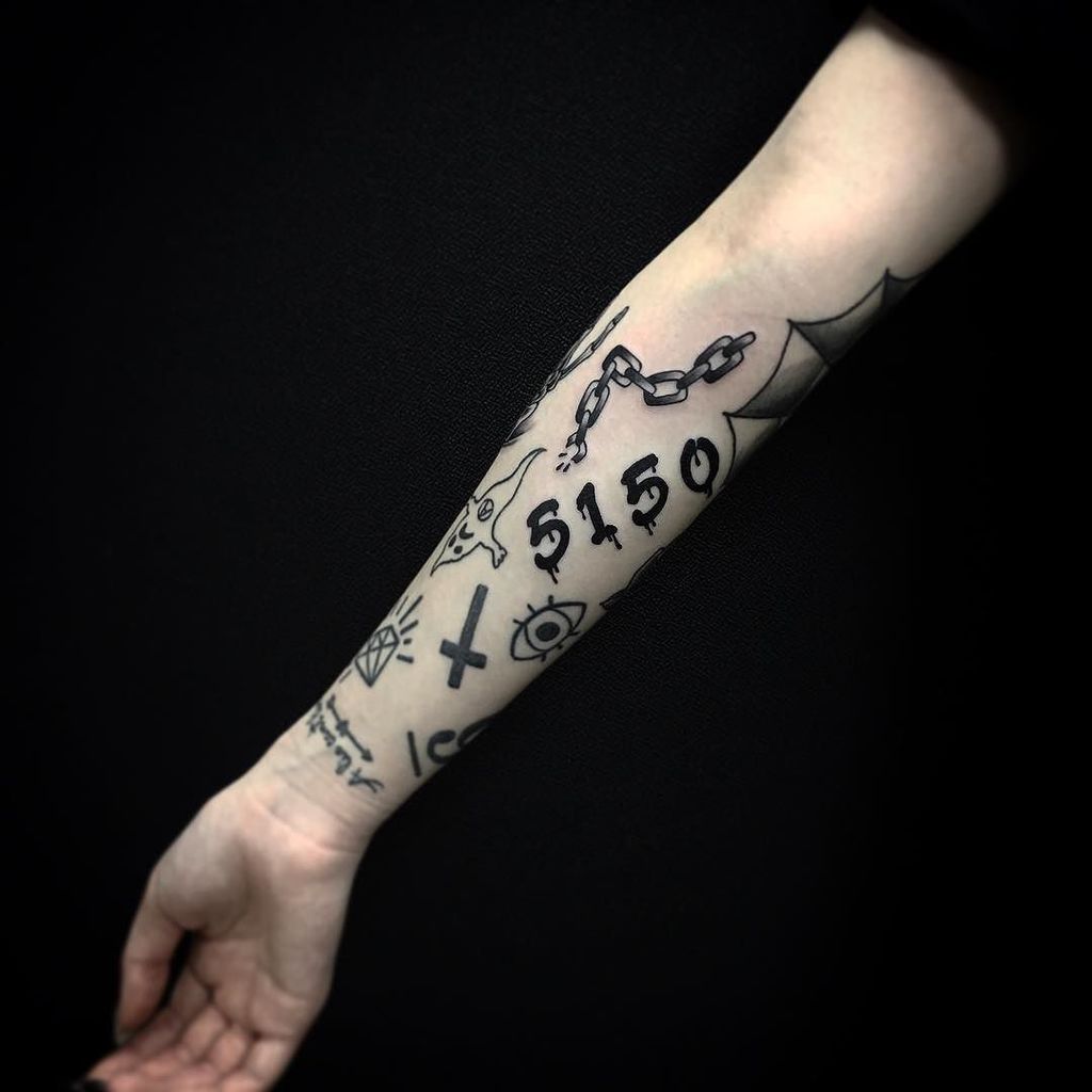 新宿タトゥー Fox Gate Tattoo Sur Twitter 腕をワンポイトタトゥーで埋めてます 6月17日 本日も営業中 和彫りから ワンポイント トライバル B Gまでオールジャンル対応 Foxgatetattoo 新宿 タトゥー 刺青 当日施術ok Tattoo In T Co