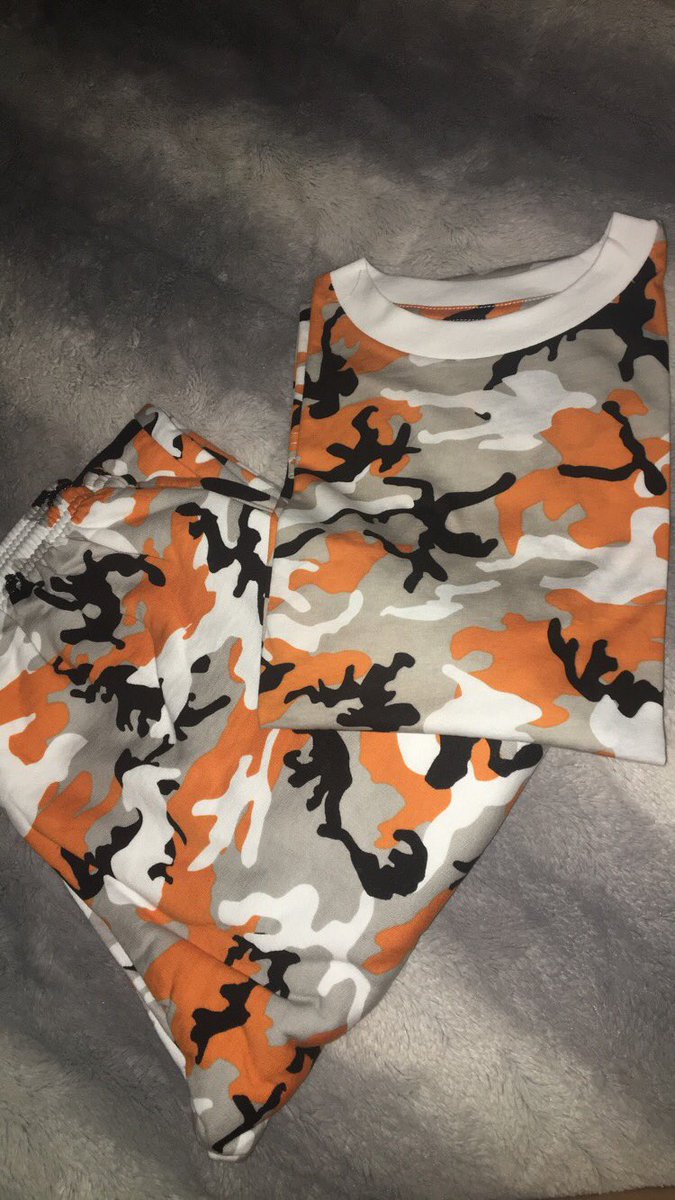 kingkathytv's tweet image. It finally came in the mail! I am in loveeeeeeee🔥 #camoedition #thekylieshop @KylieJenner
