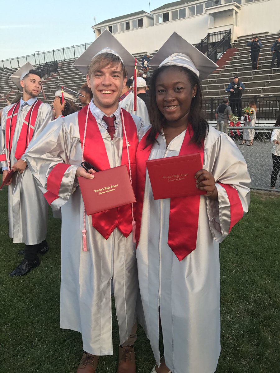 dlatece's tweet photo. So glad that I got to spend Elementary, Middle and/or High School with you guys.@ThatBorshchik @ThomasJ_Burgess @ggalan427 @emilycaignonxo❤️ https://t.co/PlgppCm9Rj