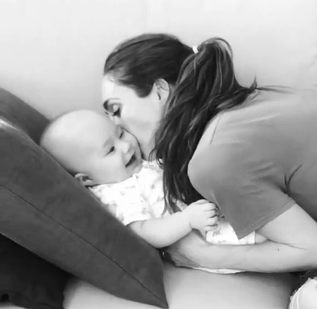 Su sonrisa para mamá 😍 <a href="/Anahi/">Anahi</a>