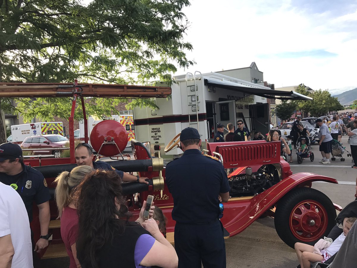 SpencerJCox's tweet photo. All the cool kids are hanging at the Bountiful Car Show. And yes, I will be judging the burnout at 9pm. #RedneckProud ๐ค๐ผ https://t.co/4lvDFz3DAa