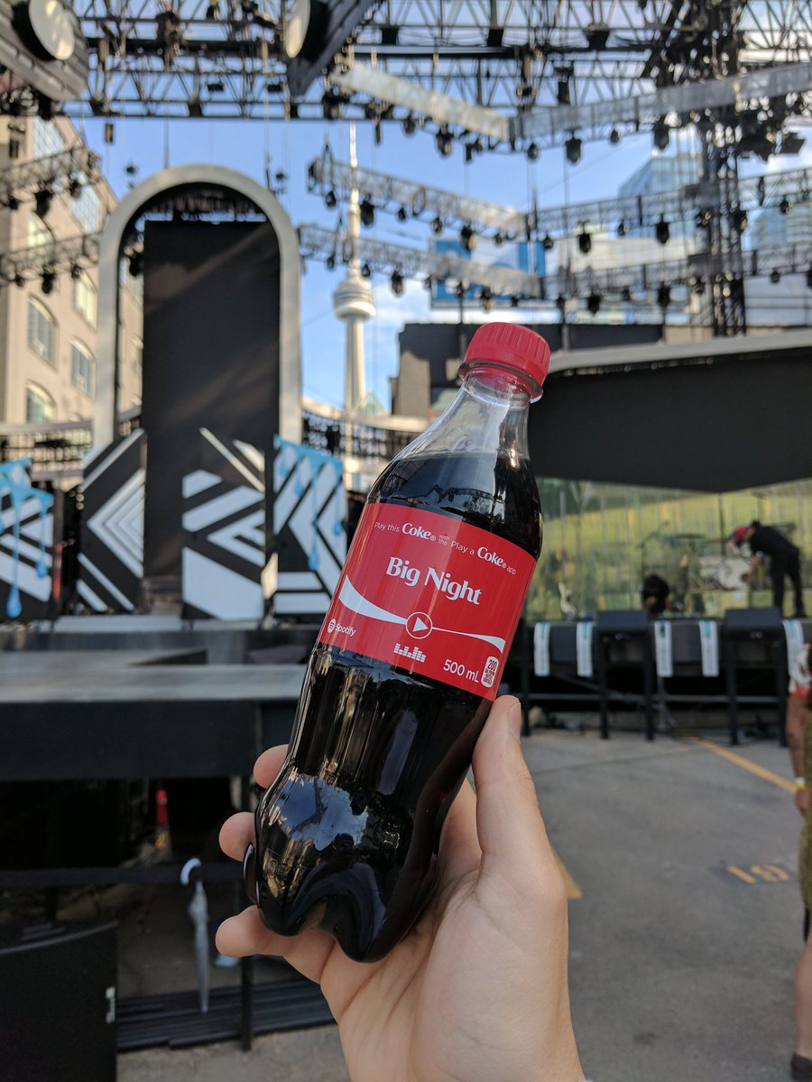 TheDanocracy's tweet photo. I CAN'T wait for the BIG NIGHT on the #MMVAs Red Carpet. DL #PlayaCoke app for more awesome Playlists! @cocacola_ca  #ad https://t.co/yMmgD0Usya