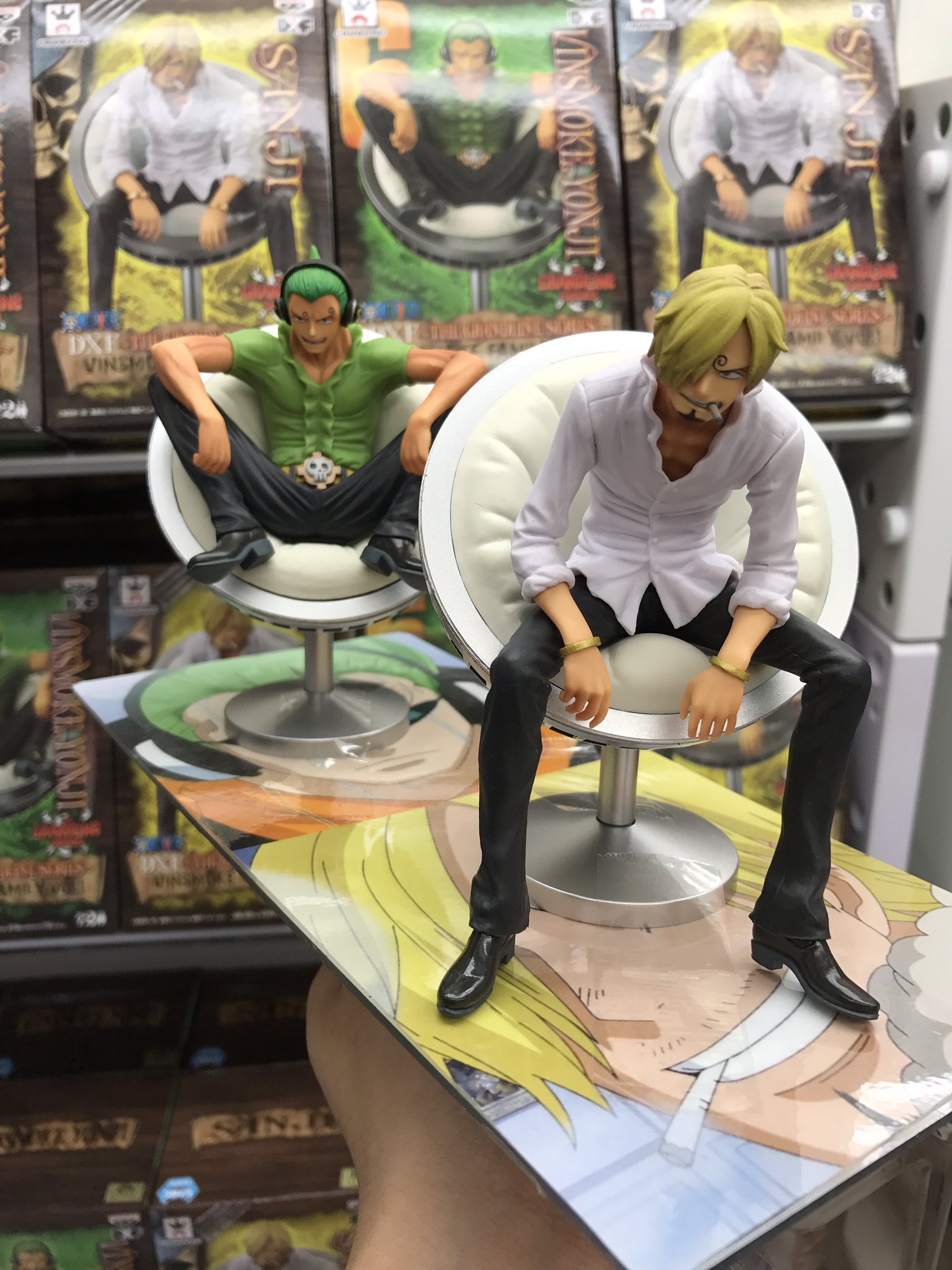 もってきーな 浜松鑑定団 Al Twitter ワンピース Dxf The Grandline Series Vinsmoke Family Vol 1 サンジ ヨンジ 最新章で明かされたサンジの生家ですが そんな彼らが早くもプライズで登場です 座っているだけなのに 彼らの強さが伝わって来ます ヴィン