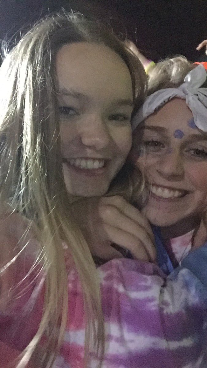 alyssachillyyy's tweet photo. happy birthday pretty girl❤️❤️ i wish i could've spent your special day with u, you deserve it bb🎉 love you forever thanks for all u do💘 https://t.co/qemvhI51KF