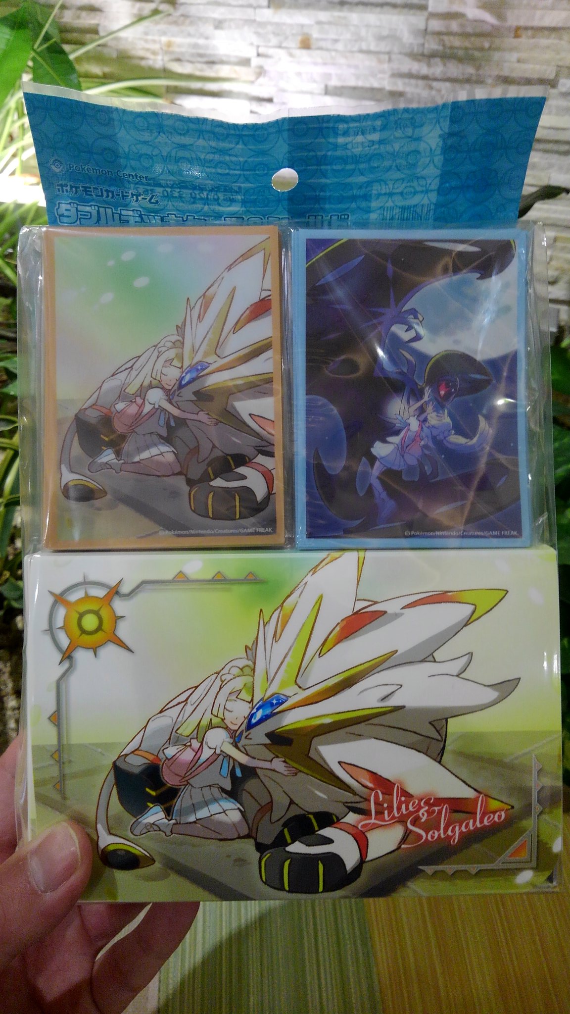 りょーすけ スプラ ポケカ 募集 こちらのセットの リーリエルナアーラスリーブ ダブルデッキケース を各1000でお譲りいたします ご希望の方はご連絡下さい ポケモンカード ポケカ リーリエ スリーブ メガトウキョー T Co Hggpk04d2j