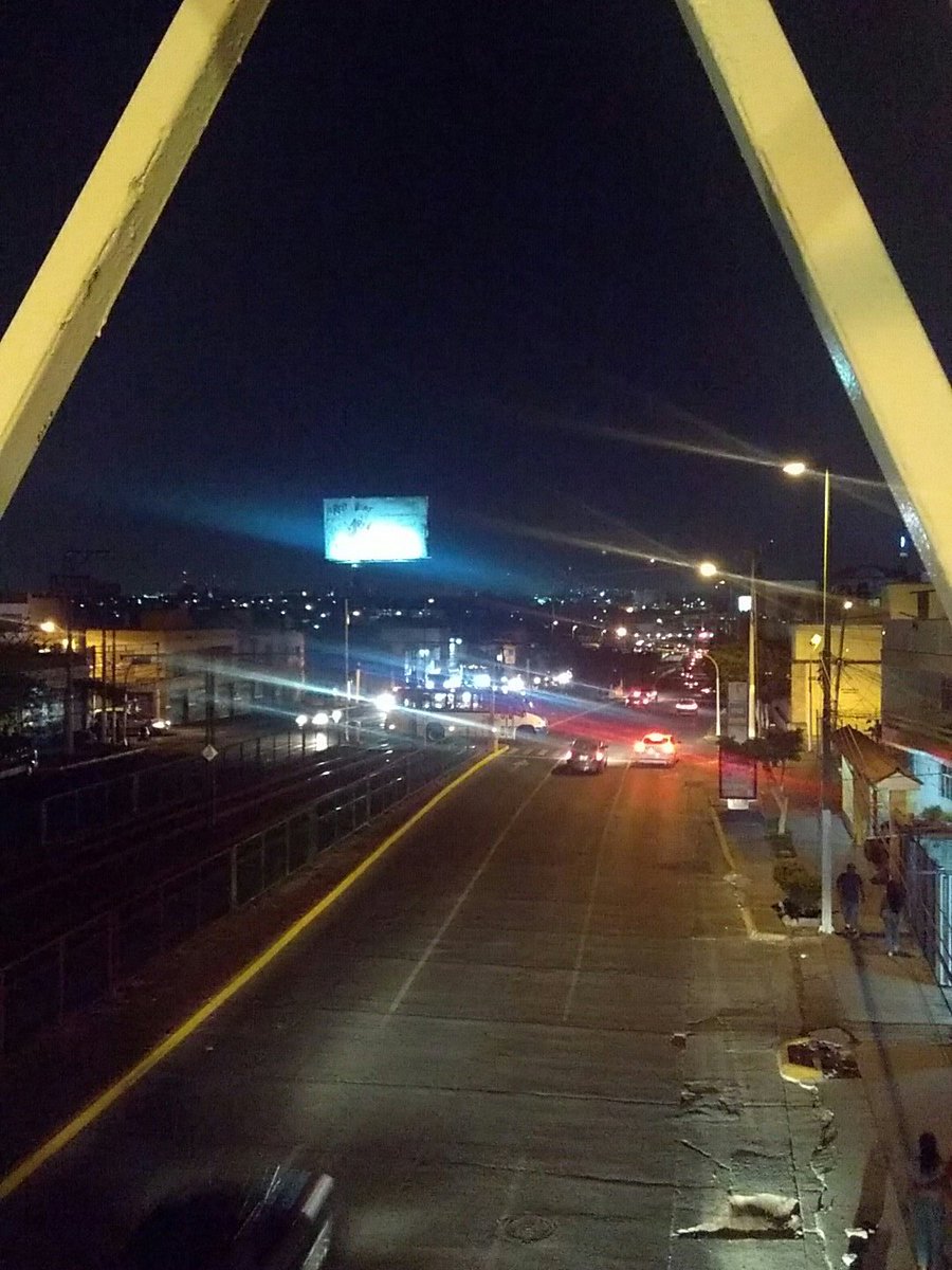wup_mex's tweet photo. Sin semáforos en federalismo y Av Atemajac estación dermatológico #crucepeligroso #PrecaucionVial  @Trafico_ZMG https://t.co/myXOGkwwIo