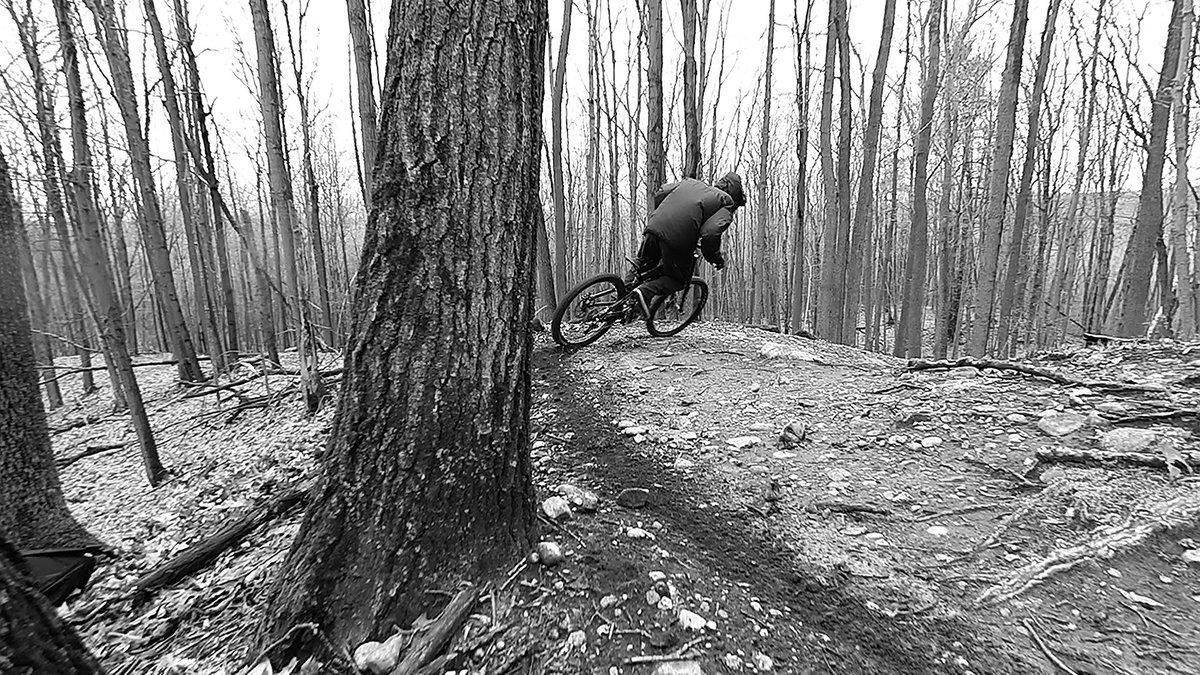 tranquilart's tweet photo. Smooth sailing. Northumberland Forest, @CBaileyOfficial #Ontario #Canada150
#CycleNthld @devincicycles #mountainbiking #bnw #photography https://t.co/LDb4S7pdKR