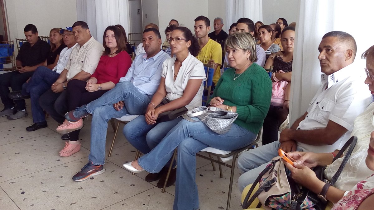JoseDeLaCruzSF's tweet photo. Hoy estuvimos en un excelente Foro sobre los derechos humanos con la Organización @movinotinto. Excelente actividad. #DefendamosLosDDHH https://t.co/RQSBl7HD9K