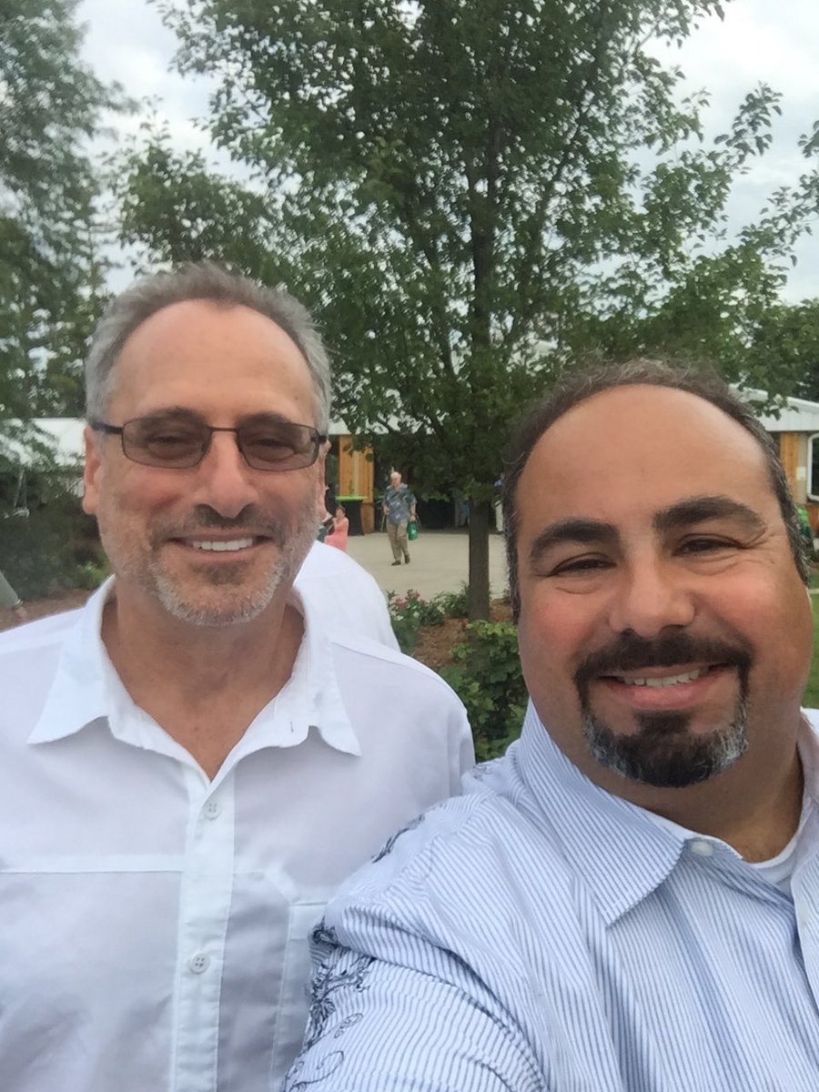 atopouzian's tweet photo. Ran into Ron Kagan, CEO/ Exec Dtr @detroitzoo at his event #SunsetattheZoo @TroyChamberMI proud member! https://t.co/n9oyFcm1lp