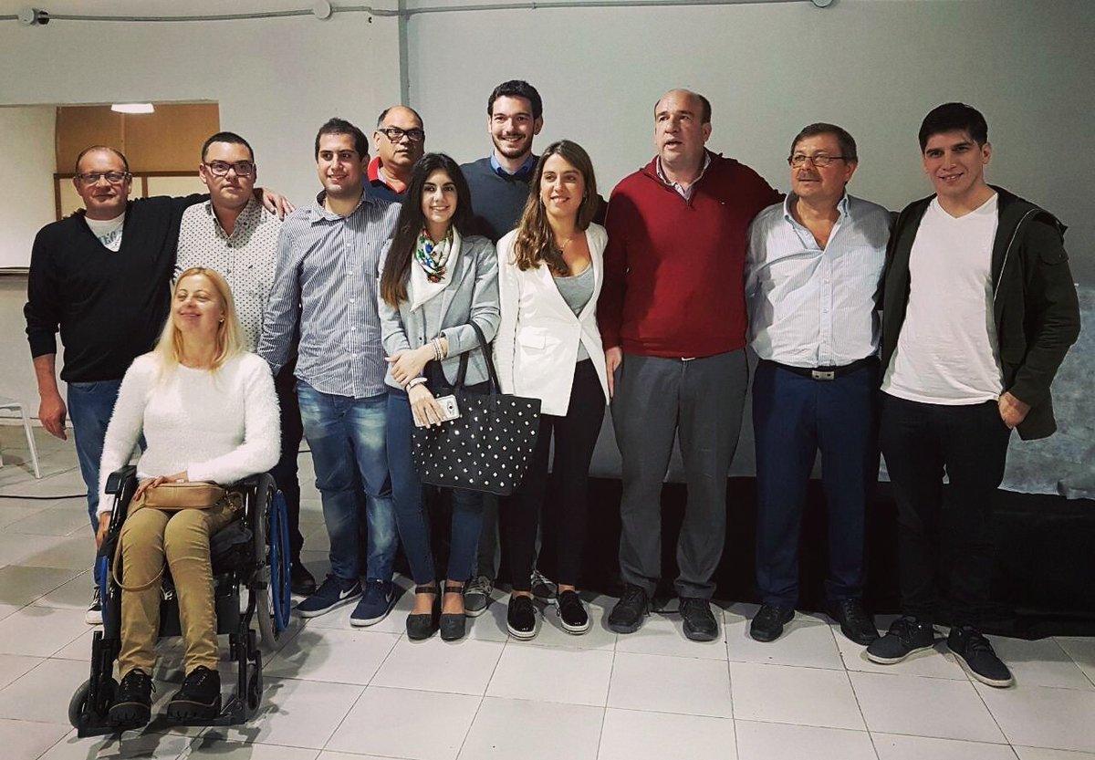 valenluciana's tweet photo. Asunción de las Autoridades de la Junta Departamental Paraná y Seccional Viale #PRO 
#VamosJuntos #Viale #HayEquipo @proargentina 
💛💛💛👏👏👏 https://t.co/ji2ceaExhW