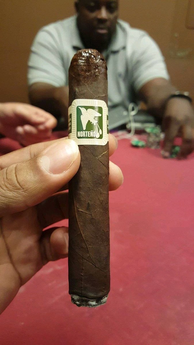 CONDOISHIM's tweet photo. Round 2. The @drewestatecigar Norteño. #Hello #StogieLifeStyle #CondoApproved https://t.co/Tg0xz5NQSH